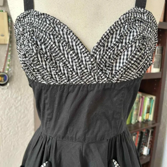 Trashy Diva Black and White Midi Dress - Picture 4 of 5